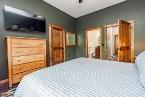Deep Creek MD Crooked Oak Bedrooms 17 | Swack Vacations