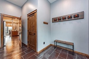 Deep Creek MD Crooked Oak Mud Room 2 | Swack Vacations