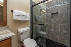 Deep Creek MD Lazy Creek Bathroom 3 | Swack Vacations