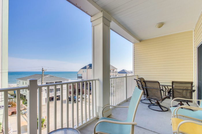 Vacation rental deck with seating