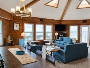 Pompous Pelican living and dining area for large Outer Banks groups